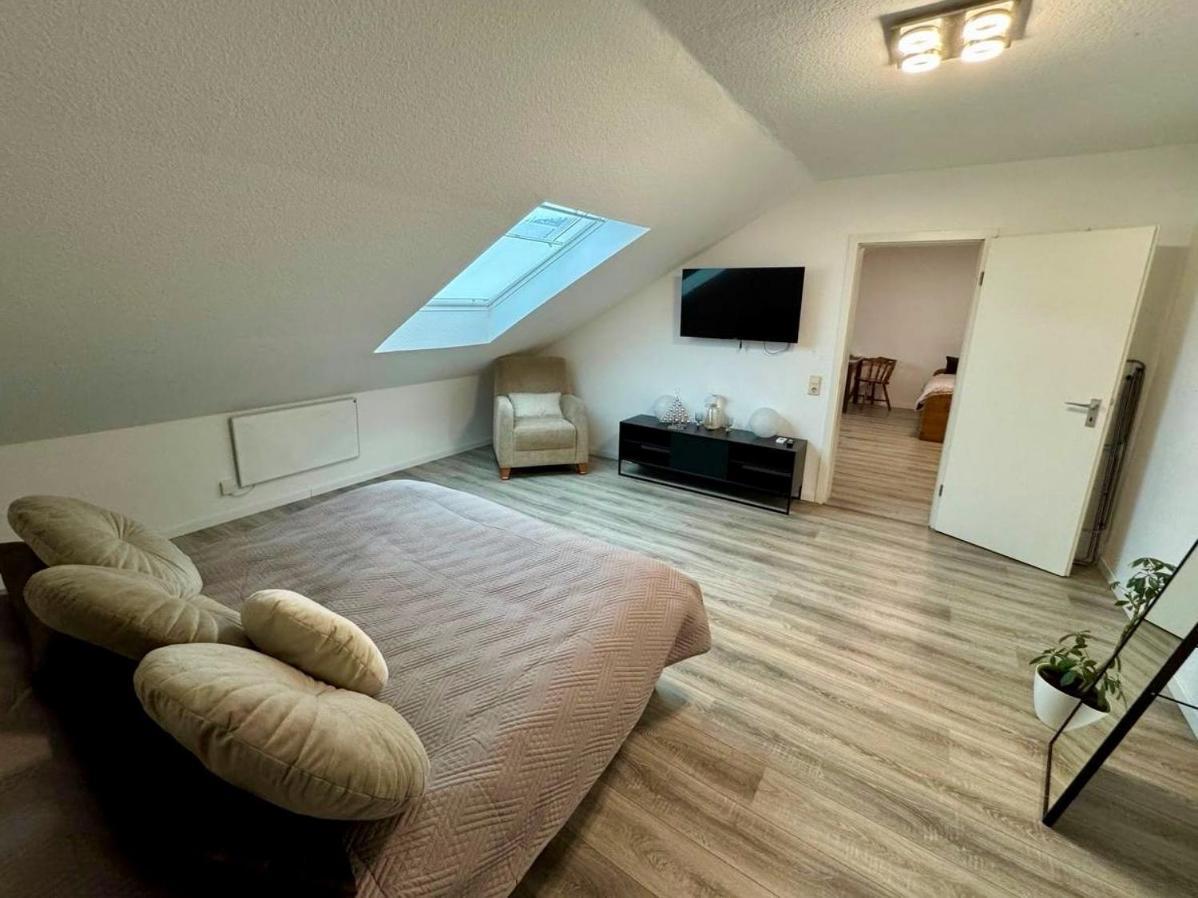 Marienhaus Apartment - Zentral, Parken, Netflix, Kontaktloses Einchecken Wuppertal Buitenkant foto