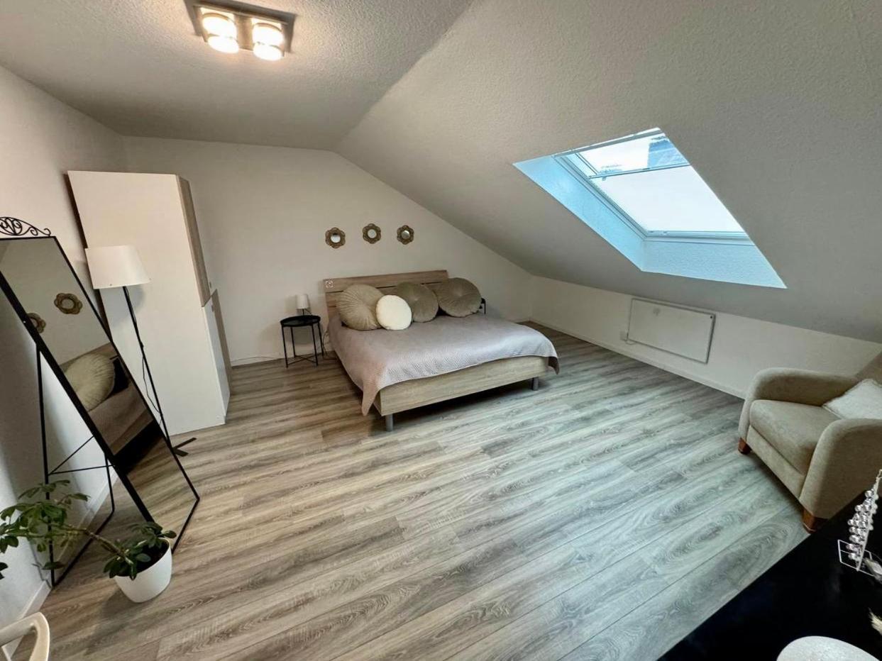 Marienhaus Apartment - Zentral, Parken, Netflix, Kontaktloses Einchecken Wuppertal Buitenkant foto
